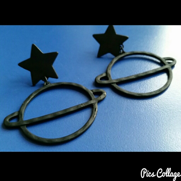 Black Metal Saturn Earrings - Picture 2 of 4